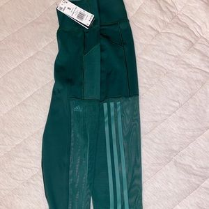 Ivy Park Mesh 3-Stripes Tights

Sold as a set/ 2 piece set